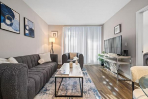 Location Walk to the beach Chic Condo!